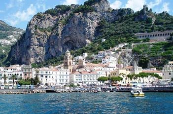 Qərblə Rusiya arasında bir ölkə: Ukrayna